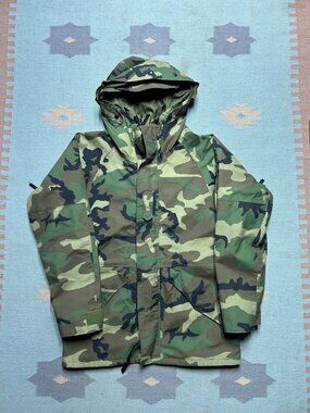 US Military Gore-Tex Woodland Camo Cold Weather Parka Jacket Small R ECWCS